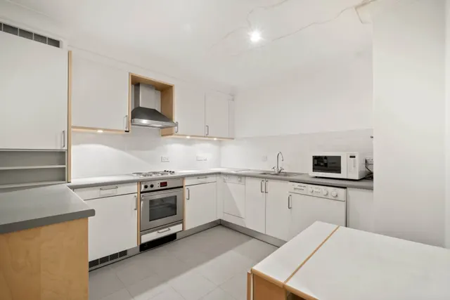 Photo 2 — Maple Lodge, Kensington Green, W8 5UN