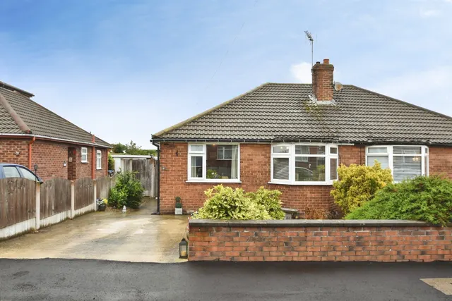 St. Johns Way, Harrogate, HG1, photo 1