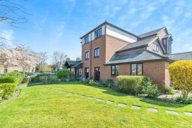 2 bedroom retirement property, Lawnsmead Gardens, Newport Pagnell, MK16