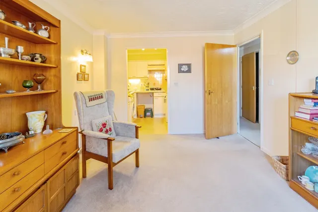 Lawnsmead Gardens, Newport Pagnell, MK16, photo 3