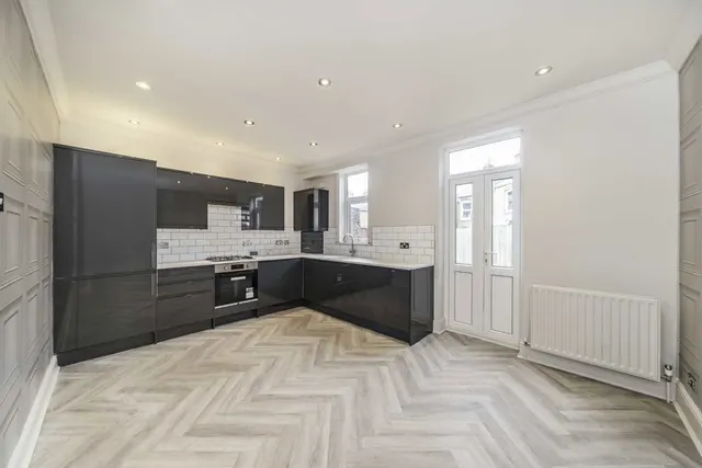 Wimbledon Road, SW17, photo 1