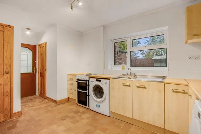 Brooklands Road, Wakefield, WF2, photo 3