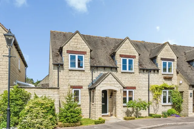 Hawthorn Drive, Bradwell Village, Burford, photo 1