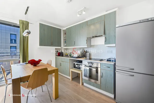 Ebbett Court, North Acton, W3, photo 2