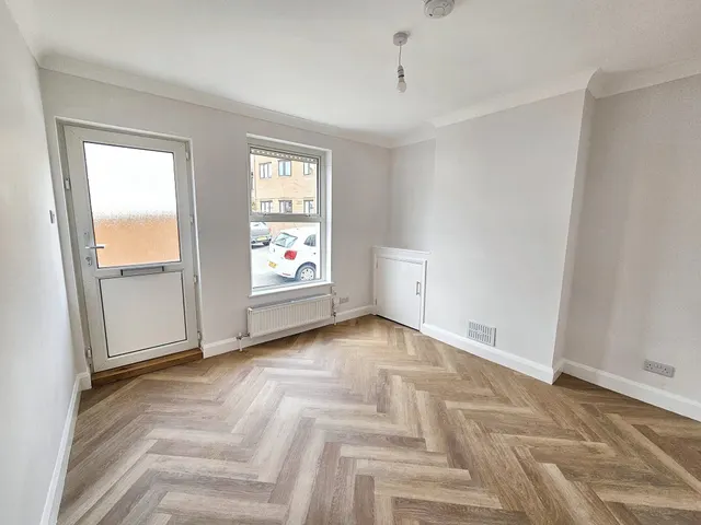 Photo 2 — Stanley Road, Tunbridge Wells, Kent, TN1 2RQ