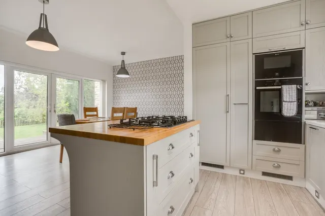 Halifax Road, Hightown, WF15, photo 3