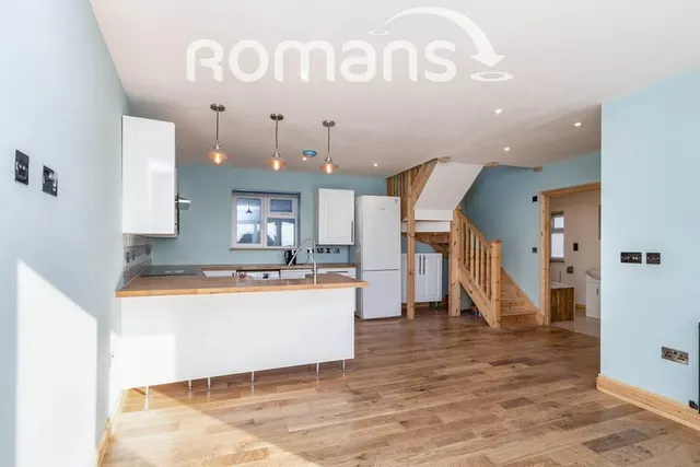 Upper Hale Road, Farnham, GU9, photo 2