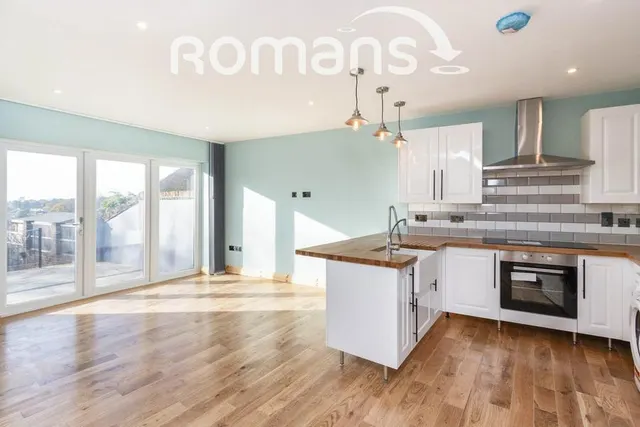 Upper Hale Road, Farnham, GU9, photo 3