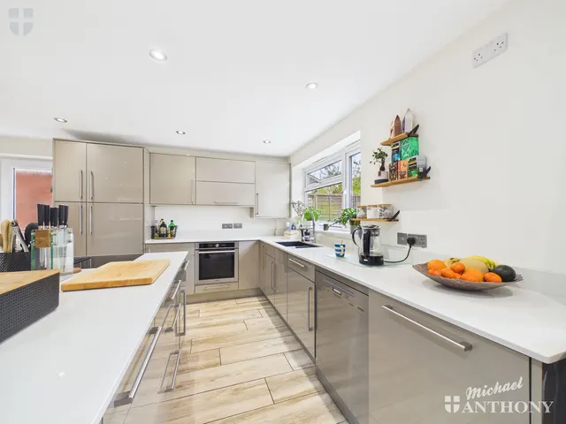 Photo 3 — Chestnut Close, Waddesdon, Aylesbury, HP18 0LJ