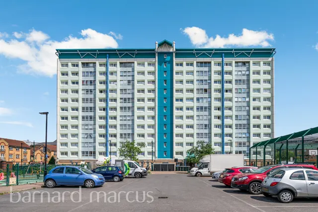 Lemon Grove, Feltham, photo 1