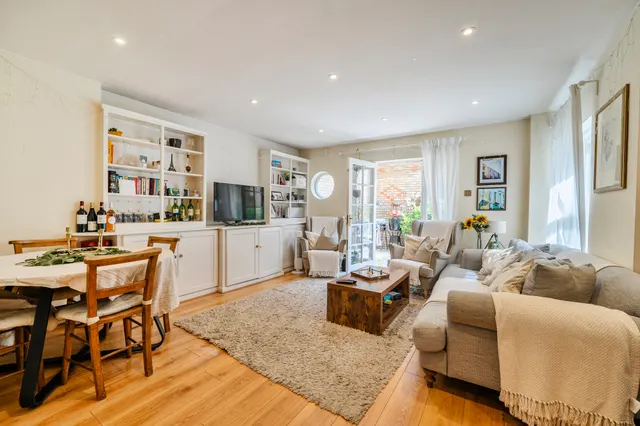 Photo 2 — Lower Ground Floor, 118 Lots Road, London