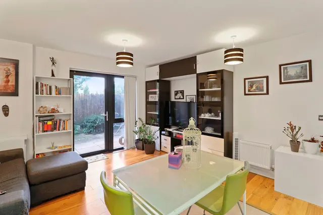 Williams Way, Wembley, HA0, photo 1