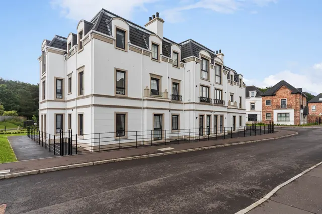 2 bedroom flat, Castlehill Road, Belfast, BT4