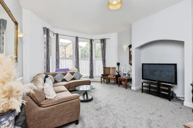 Photo 2 — Walmer Villas, Bradford