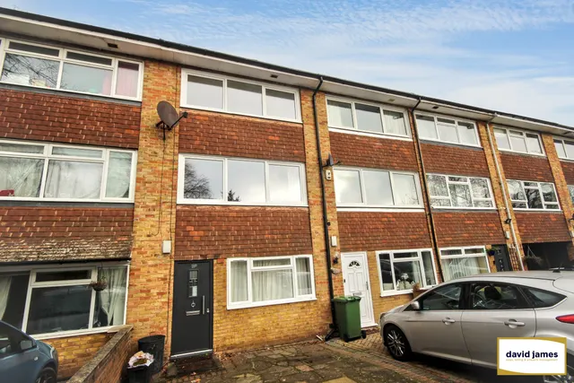 4 bedroom house — Lansdowne Road, Bromley