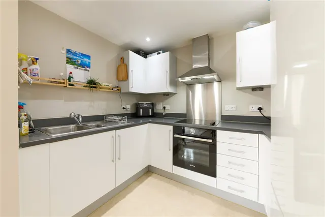 Avenel Way, Poole, BH15, photo 2