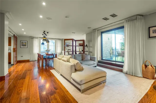 Photo 3 — Sackville Place, Sevenoaks, Kent, TN13 3FE