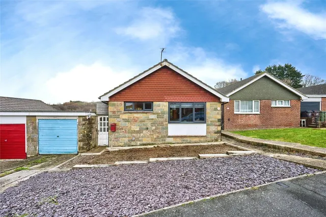 Mayfield Drive, Newport, PO30, photo 1