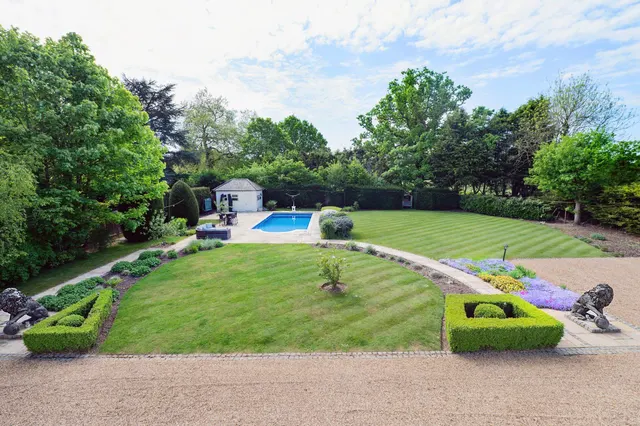 Photo 3 — Kentish Lane, Brookmans Park, Hertfordshire, AL9 6JY