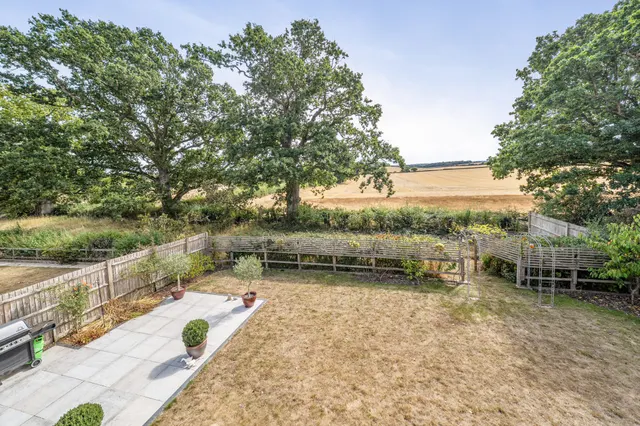 Photo 2 — Oak Tree Close, Odiham, Hook, RG29 1FT