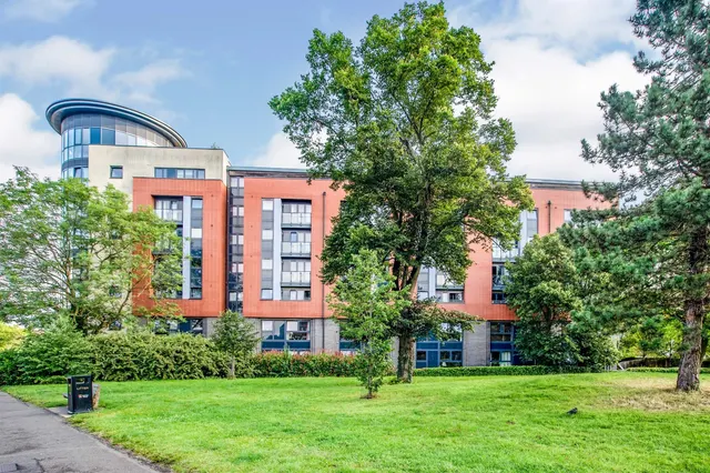St. Albans Road, Watford, photo 1