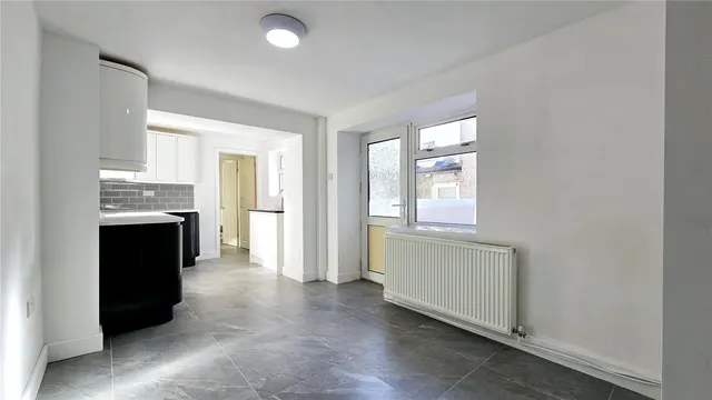 Gilbert Street, Holyhead, LL65, photo 2