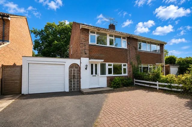 Chatfield Close, Farnborough, Hampshire, GU14 6SS, photo 1