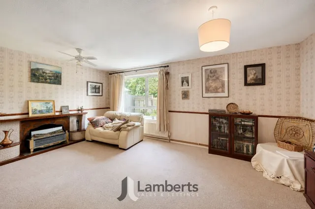 Photo 2 — 102 Banners Lane, Redditch