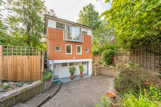 London, NW6, photo 1