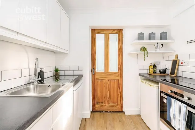 Payne Terrace, BN1, photo 2