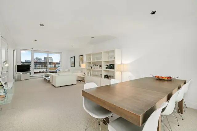 Photo 3 — Bluewater House, Riverside West