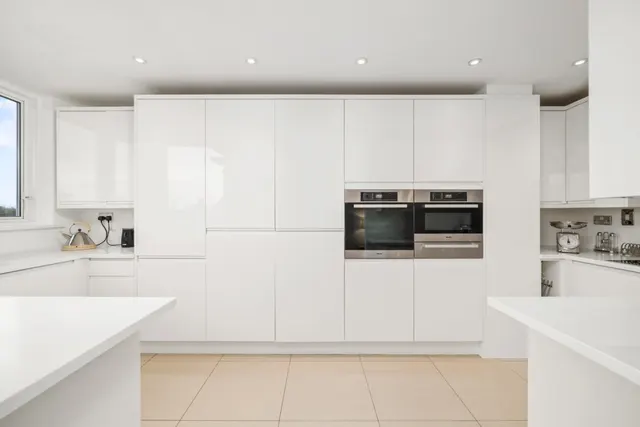 Photo 2 — Bluewater House, Riverside West