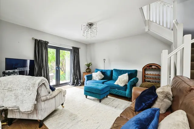 Lincoln Road, Glinton, PE6, photo 3