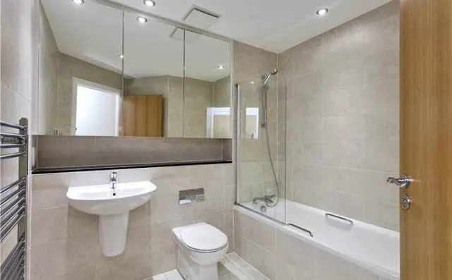 River Crescent, Nottingham, NG2, photo 3