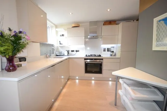 St. Leonards Road, Windsor, SL4, photo 2