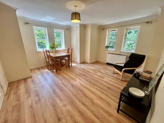 Pencarrow Close, Manchester, photo 3