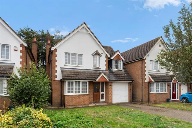 Clifford Gardens, Hayes, photo 1