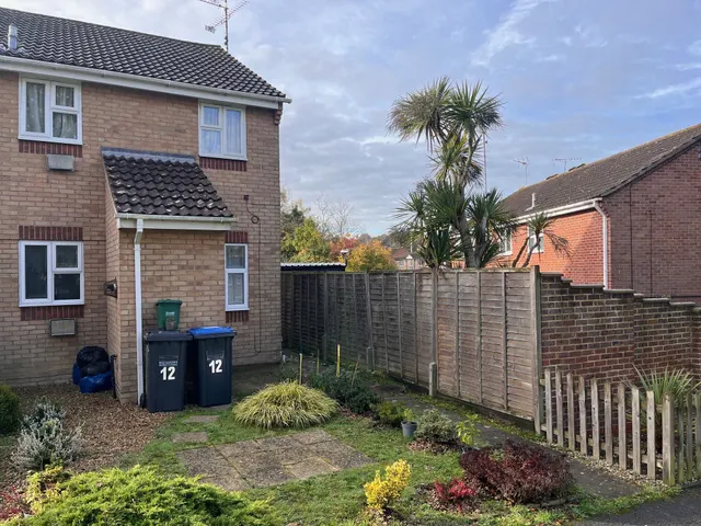 Larch Way, Haywards Heath, photo 1