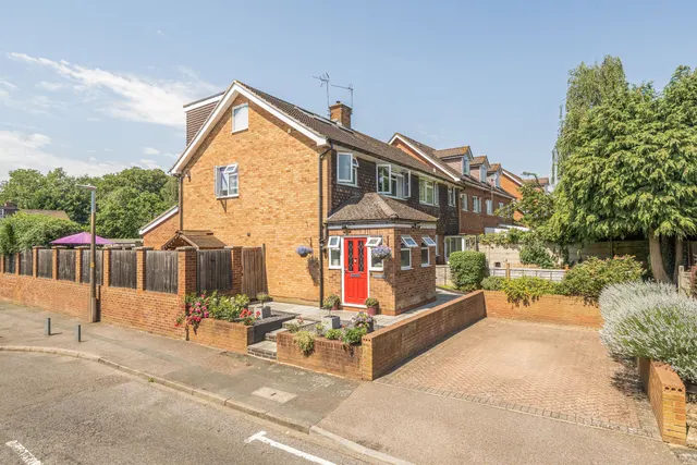 1 Howard Close, Watford, photo 1