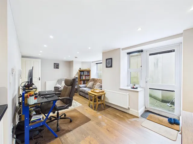Photo 3 — Flat 1, 29, Plough House, Bedminster Down Road, Bedminster, Bristol, BS13 7AB