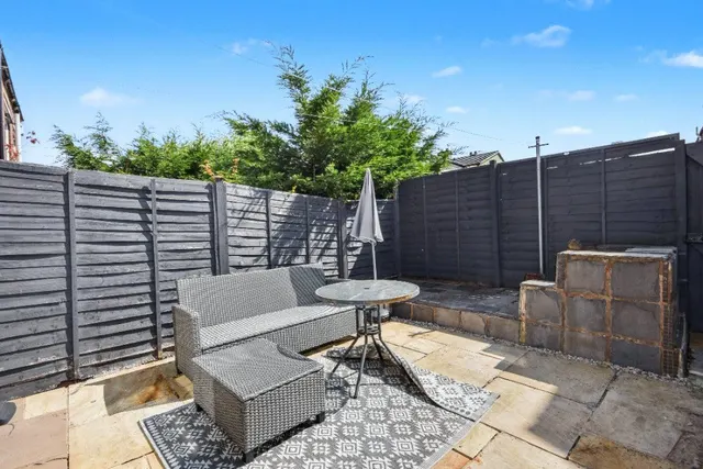Manor Road, Ossett, WF5, photo 2