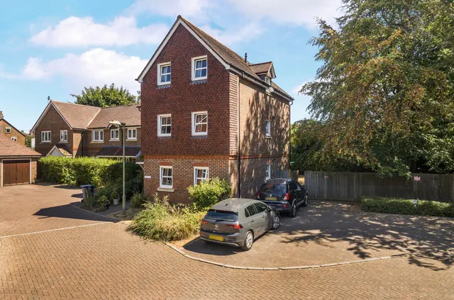 Reris Grange Close, Milford, GU8, photo 1