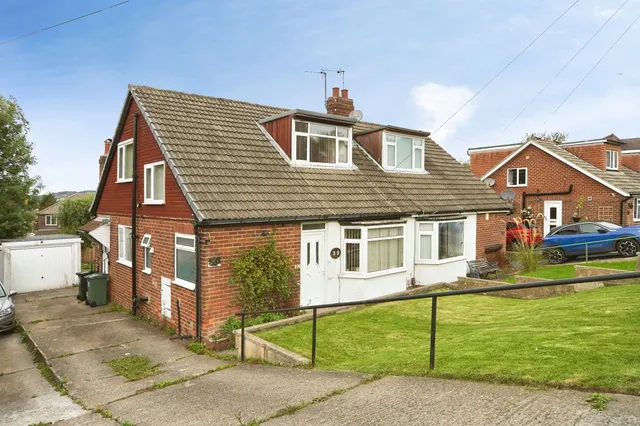 Banksfield Avenue, Yeadon, LS19, photo 1