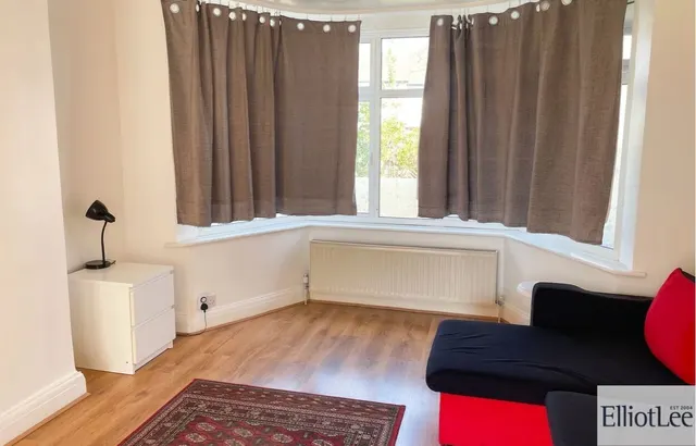 Photo 2 — Whitton Avenue East, Greenford, UB6
