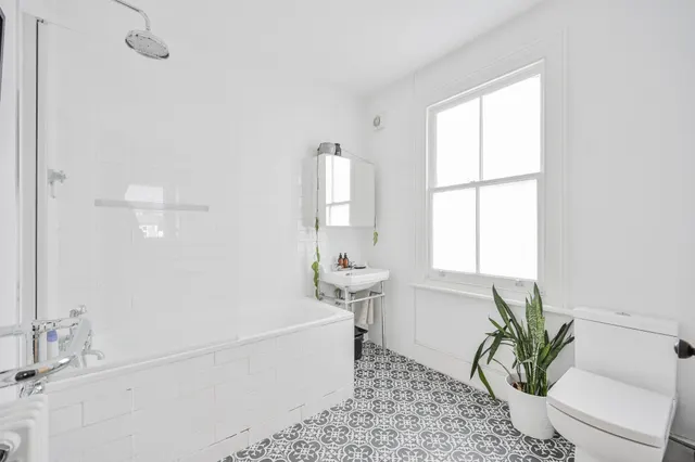 London, E10, photo 2