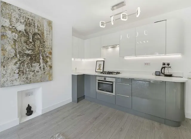 Photo 2 — Barclay Close, Fulham, SW6