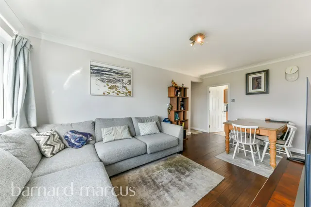 Austin Road, London, SW11, photo 2