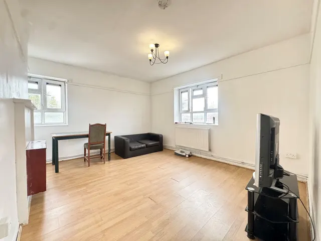 Chagford House, Bow, E3, photo 3