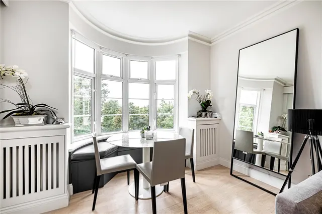 2 bedroom flat — William Court, Hall Road, St John's Wood, London, NW8