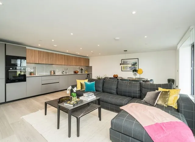 Plough Road, Battersea, SW11, photo 1
